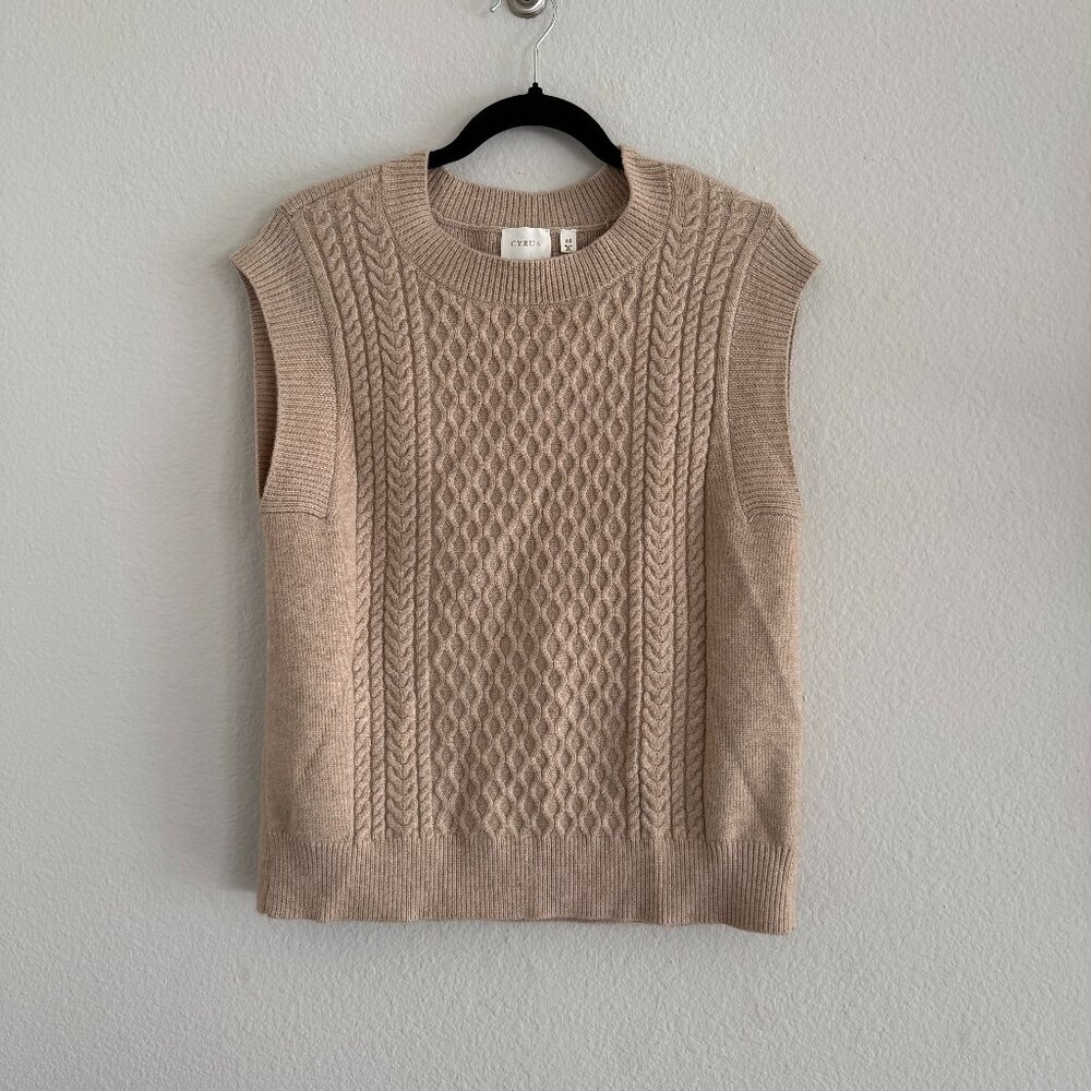 NWOT Cyrus medium cream sweater vest